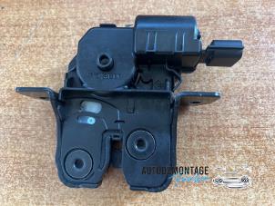 Gebruikte Slotmechaniek Achterklep Renault Twingo II (CN) 1.2 16V Prijs € 30,00 Margeregeling aangeboden door Franken Autodemontage B.V.