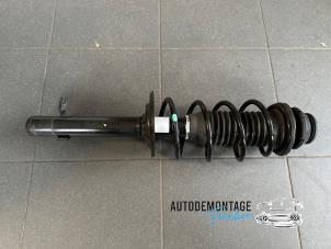 Begagnade Stötdämparstång, vänster fram Peugeot 108 1.0 12V VVT-i Pris € 75,00 Marginaltabell erbjuds av Franken Autodemontage B.V.