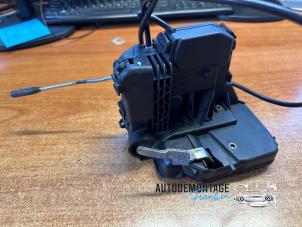 Gebruikte Portierslot Mechaniek 4Deurs rechts-voor Mercedes E (W211) 2.2 E-220 CDI 16V Prijs € 40,00 Margeregeling aangeboden door Franken Autodemontage B.V.