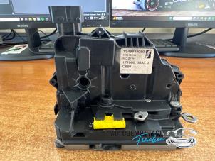 Begagnade Låsmekanism, skjutdörr, höger Fiat Ducato (250) 2.3 D 120 Multijet Pris € 35,00 Marginaltabell erbjuds av Franken Autodemontage B.V.