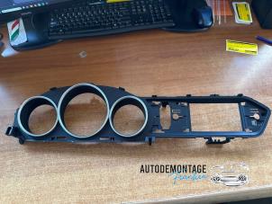 Gebruikte Kilometerteller sierlijst Mercedes C Estate (S204) 1.8 C-180 CGI 16V Prijs € 60,00 Margeregeling aangeboden door Franken Autodemontage B.V.