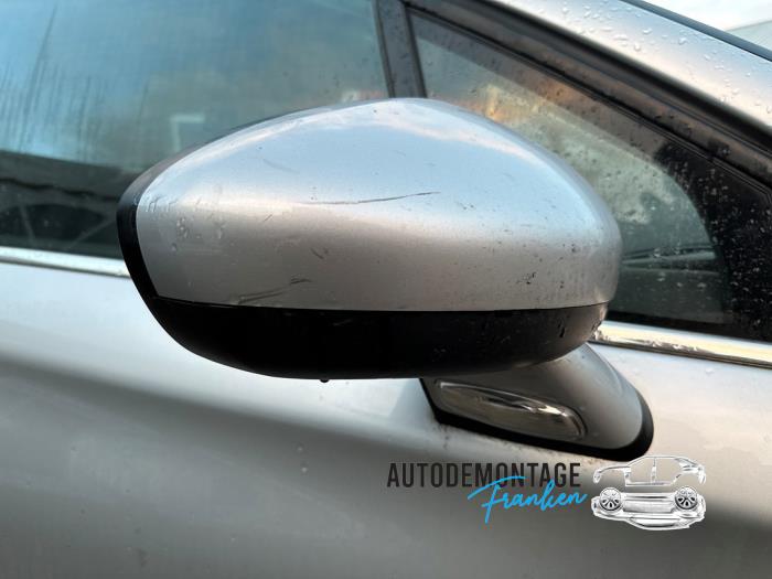Spiegel Buiten rechts van een Citroën C4 Berline (NC) 1.6 Hdi 90 2011