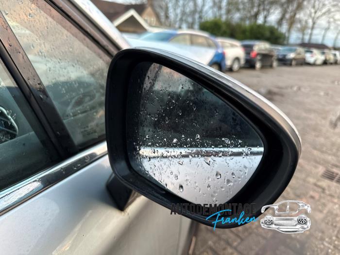Spiegel Buiten rechts van een Citroën C4 Berline (NC) 1.6 Hdi 90 2011