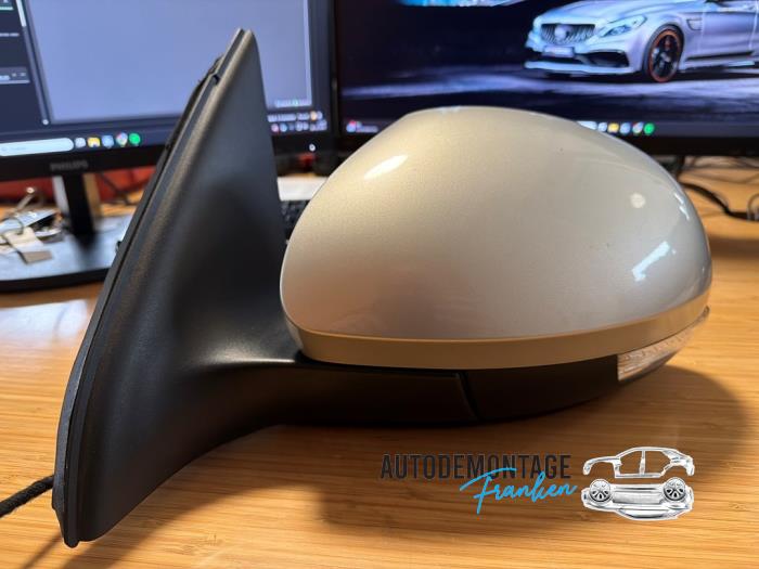 Skärmspegel, vänster från en Volkswagen Tiguan (5N1/2) 2.0 TDI 16V 4Motion 2011