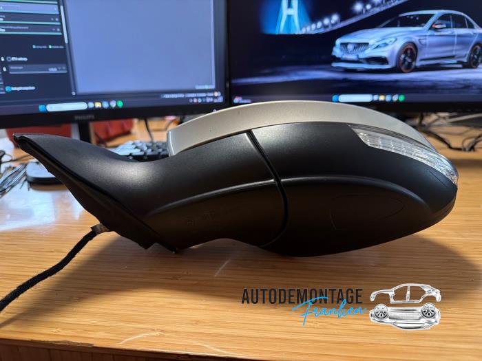 Skärmspegel, vänster från en Volkswagen Tiguan (5N1/2) 2.0 TDI 16V 4Motion 2011