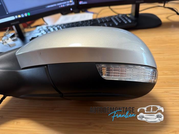 Skärmspegel, vänster från en Volkswagen Tiguan (5N1/2) 2.0 TDI 16V 4Motion 2011