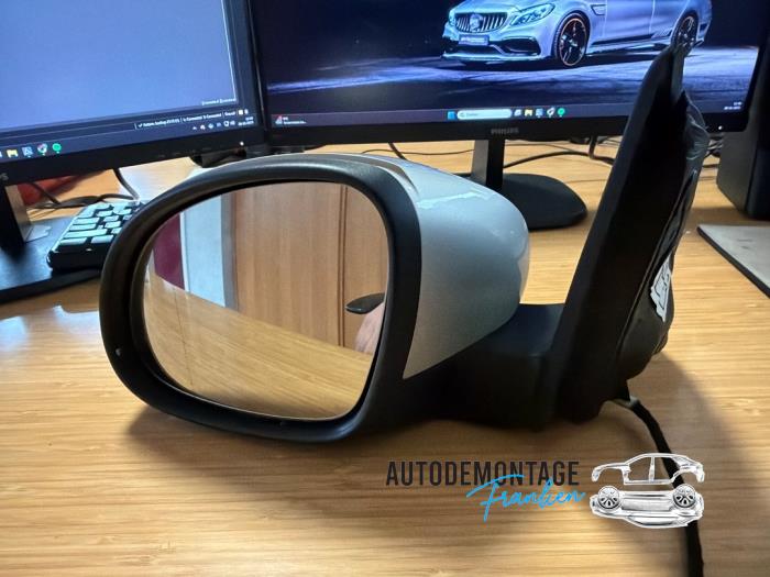 Skärmspegel, vänster från en Volkswagen Tiguan (5N1/2) 2.0 TDI 16V 4Motion 2011