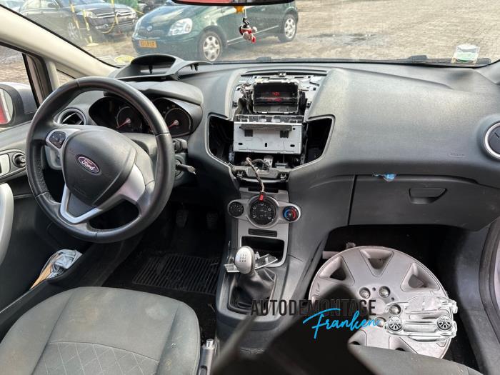CD-spelare med radio från en Ford Fiesta 6 (JA8) 1.4 TDCi 2012