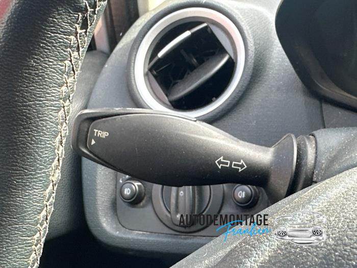 Indikatorbrytare från en Ford Fiesta 6 (JA8) 1.4 TDCi 2012