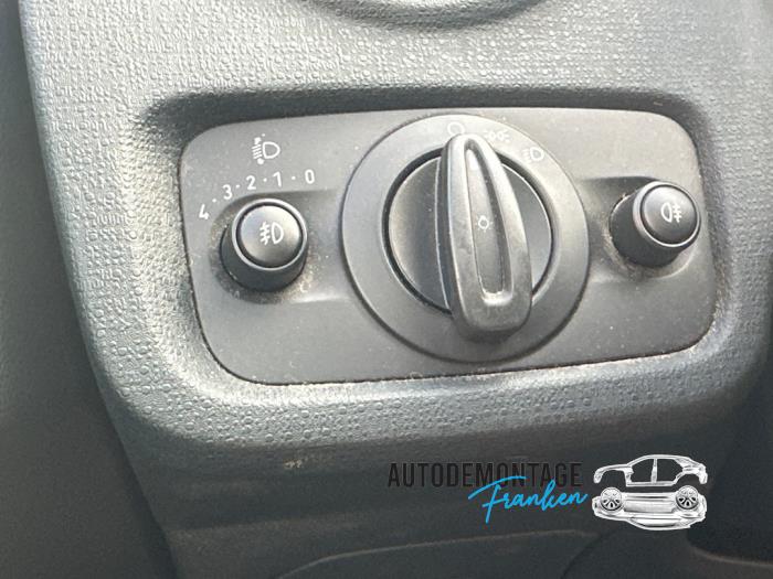 Ljusbrytare från en Ford Fiesta 6 (JA8) 1.4 TDCi 2012