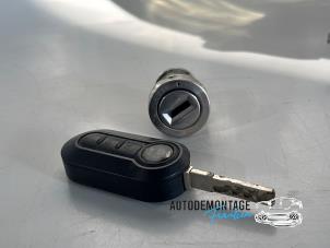 Gebruikte Kontaktslot + Sleutel Lancia Delta (844) 1.4 T-Jet 16V 150 Prijs € 50,00 Margeregeling aangeboden door Franken Autodemontage B.V.