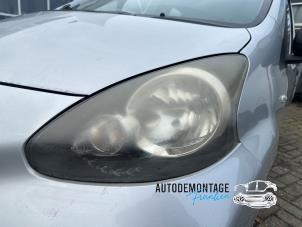 Gebruikte Koplamp links Toyota Aygo (B10) 1.0 12V VVT-i Prijs op aanvraag aangeboden door Franken Autodemontage B.V.