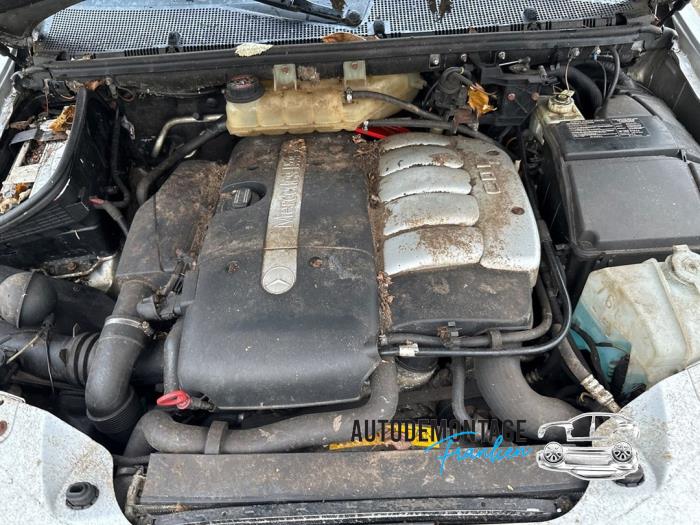 Luftkonditioneringspump från en Mercedes-Benz ML I (163) 270 2.7 CDI 20V 2001