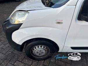 Begagnade Framskärm, vänster Fiat Fiorino (225) 1.3 JTD 16V Multijet Pris på förfrågan erbjuds av Franken Autodemontage B.V.