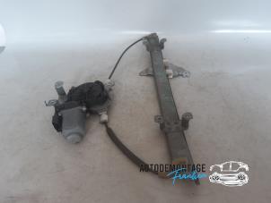 Gebruikte Raammechaniek 4Deurs links-voor Nissan Note (E11) 1.6 16V Prijs € 45,00 Margeregeling aangeboden door Franken Autodemontage B.V.