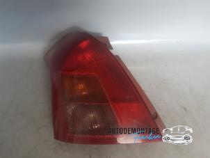 Begagnade Baklykta, vänster Suzuki Swift (ZA/ZC/ZD1/2/3/9) 1.3 VVT 16V Pris € 35,00 Marginaltabell erbjuds av Franken Autodemontage B.V.