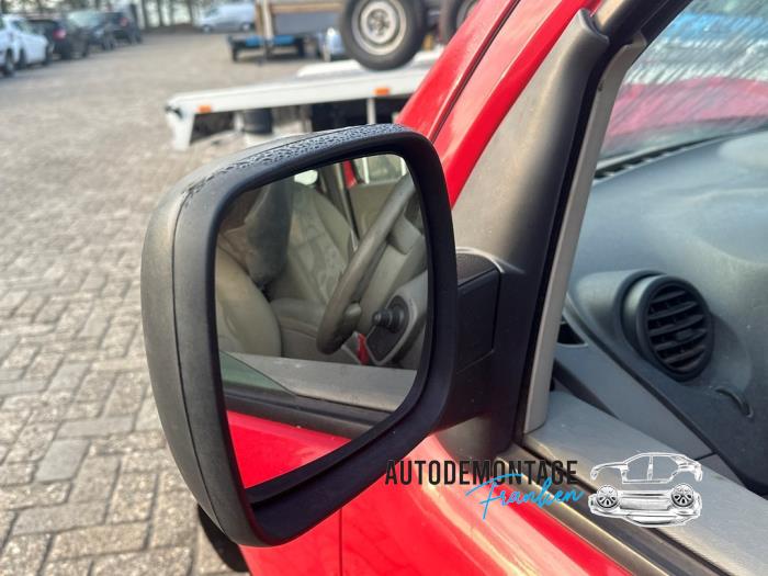 Spiegel Buiten links van een Renault Kangoo/Grand Kangoo (KW) 1.5 dCi 70 2008