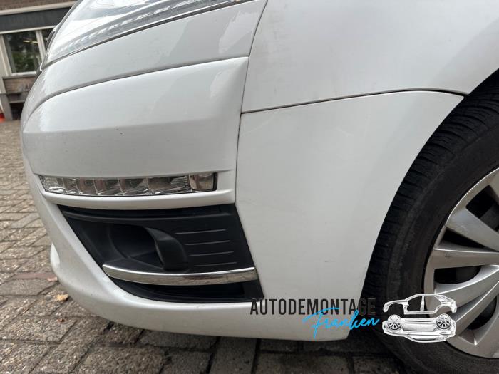 Främre stötfångare från en Citroën C4 Picasso (UD/UE/UF) 1.6 HDiF 16V 110 2012