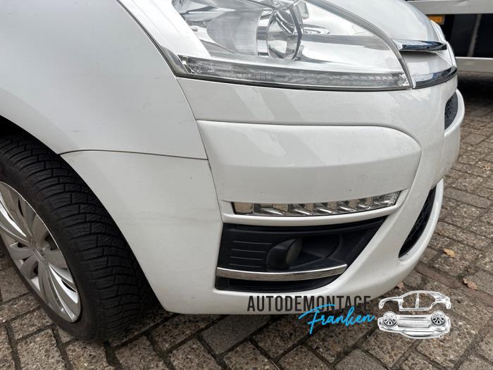 Främre stötfångare från en Citroën C4 Picasso (UD/UE/UF) 1.6 HDiF 16V 110 2012