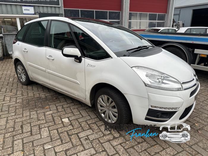 Framskärm, höger från en Citroën C4 Picasso (UD/UE/UF) 1.6 HDiF 16V 110 2012