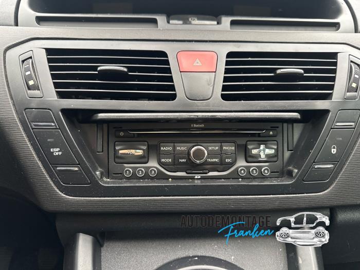 CD-spelare med radio från en Citroën C4 Picasso (UD/UE/UF) 1.6 HDiF 16V 110 2012