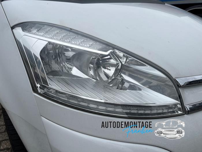 Strålkastare, höger från en Citroën C4 Picasso (UD/UE/UF) 1.6 HDiF 16V 110 2012