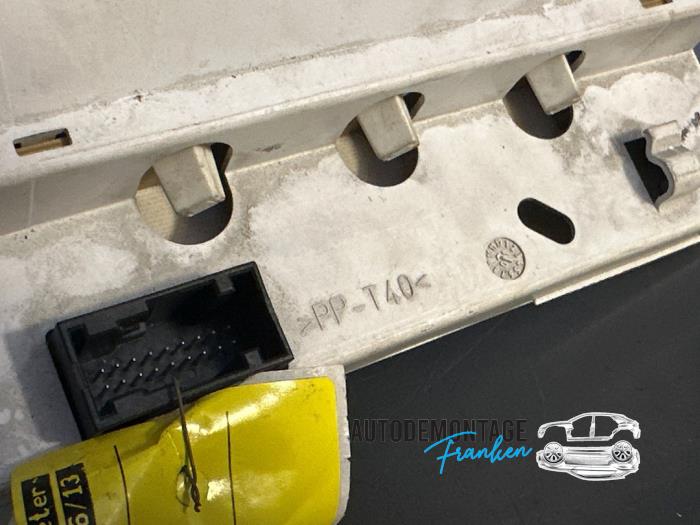 Display Interieur van een Peugeot 206 (2A/C/H/J/S) 1.1 XN,XR 2002