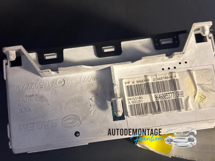 Display Interieur van een Peugeot 206 (2A/C/H/J/S) 1.1 XN,XR 2002