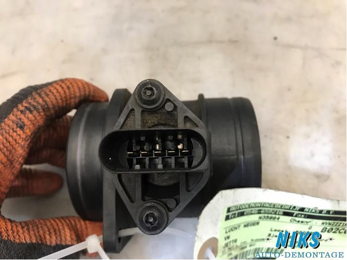 Luchtweger van een Volkswagen Jetta III (1K2) 1.9 TDI 2006