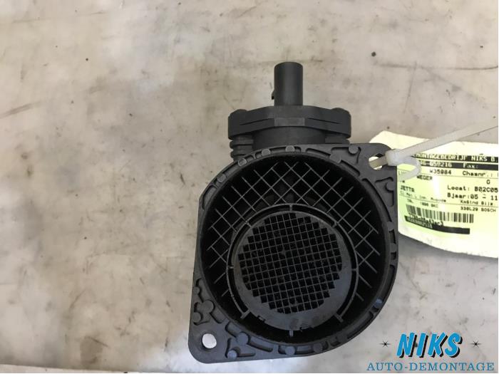 Luchtweger van een Volkswagen Jetta III (1K2) 1.9 TDI 2006