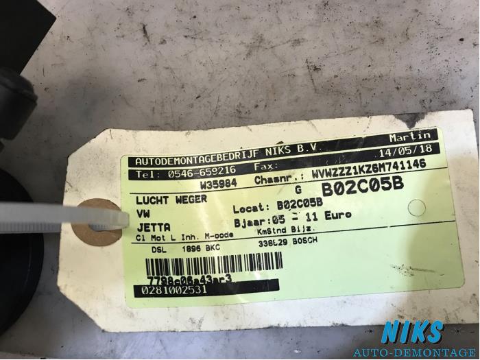 Luchtweger van een Volkswagen Jetta III (1K2) 1.9 TDI 2006