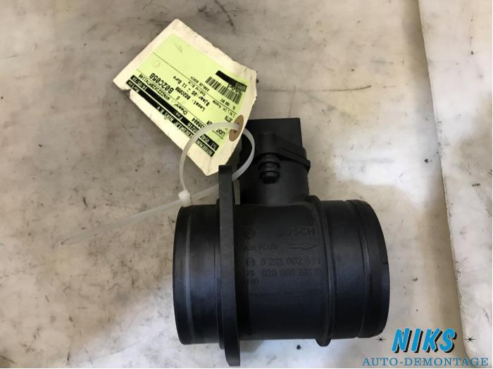 Luchtweger van een Volkswagen Jetta III (1K2) 1.9 TDI 2006