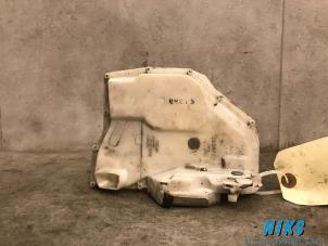 Używane Mechanizm blokady drzwi prawych przednich wersja 4-drzwiowa Suzuki Swift Cena na żądanie oferowane przez Niks autodemontage