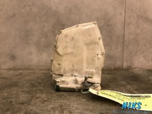 Używane Mechanizm blokady drzwi prawych tylnych wersja 4-drzwiowa Suzuki Swift Cena na żądanie oferowane przez Niks autodemontage