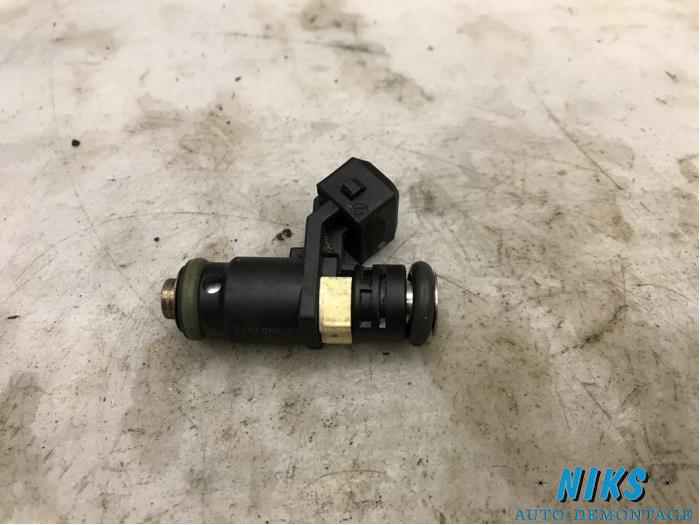 Injector (benzine injectie) van een Renault Clio 2009
