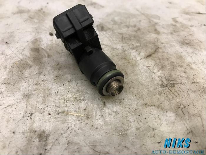Injector (benzine injectie) van een Renault Clio 2009