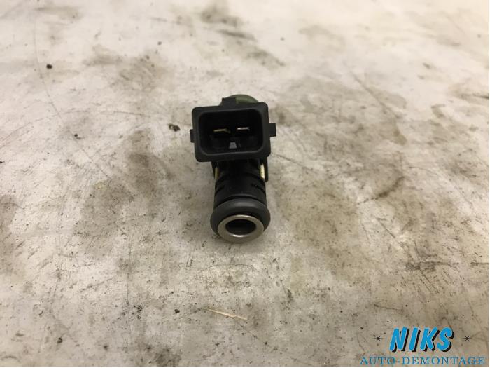 Injector (benzine injectie) van een Renault Clio 2009