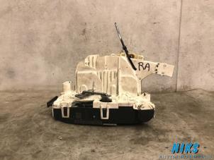 Używane Mechanizm blokady drzwi prawych tylnych wersja 4-drzwiowa Mercedes Sprinter 3,5t (906.73) 311 CDI 16V Cena na żądanie oferowane przez Niks autodemontage