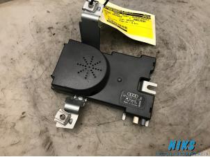 Usagé Antenne amplificateur Audi A3 Sportback (8PA) 1.9 TDI Prix sur demande proposé par Niks autodemontage