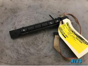Gebruikte Stoelverwarmings Schakelaar BMW 3 serie (E90) 320d 16V Prijs op aanvraag aangeboden door Niks autodemontage