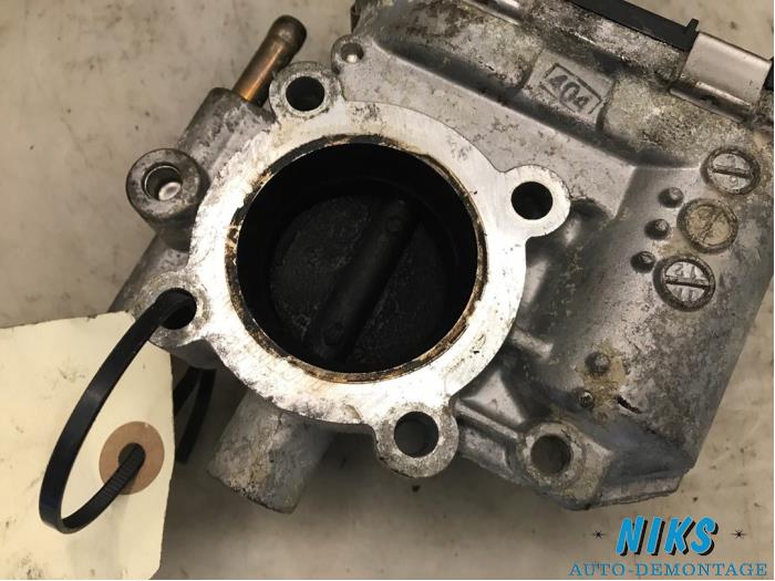 Gasklephuis van een Opel Corsa D 1.0 2007