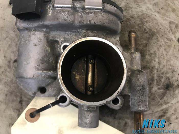 Drosselklappengehäuse van een Opel Corsa 2010