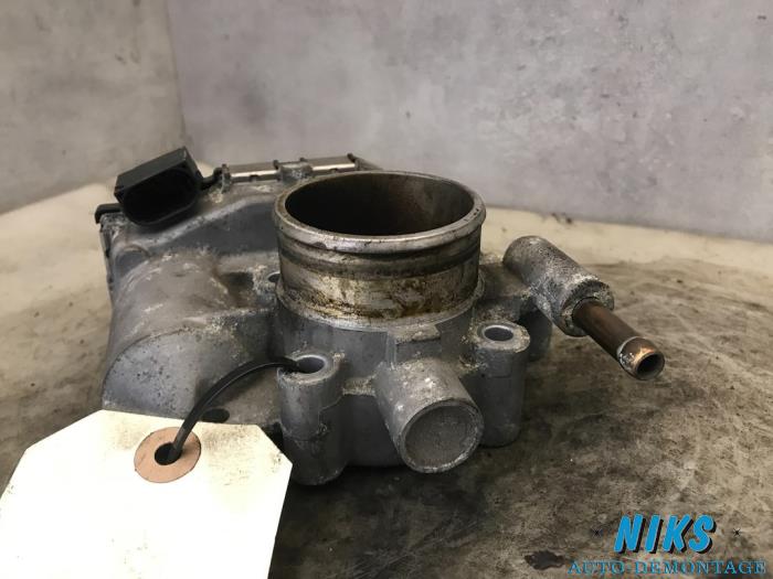 Drosselklappengehäuse van een Opel Corsa 2010