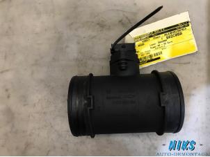 Używane Przeplywomierz powietrza Opel Vectra B Caravan (31) 2.6 V6 24V Cena na żądanie oferowane przez Niks autodemontage