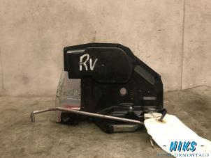 Używane Mechanizm blokady drzwi prawych przednich wersja 4-drzwiowa Suzuki Swift (ZA/ZC/ZD1/2/3/9) 1.3 VVT 16V Cena na żądanie oferowane przez Niks autodemontage