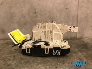 Używane Mechanizm blokady drzwi prawych tylnych wersja 4-drzwiowa Mercedes Sprinter 3,5t (906.73) 311 CDI 16V Cena na żądanie oferowane przez Niks autodemontage