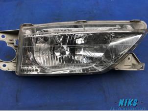 Gebruikte Koplamp links Mazda 626 (GF12) 2.0i 16V GLX Prijs op aanvraag aangeboden door Niks autodemontage