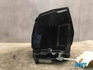 Używane Mechanizm blokady drzwi prawych tylnych wersja 4-drzwiowa Suzuki Swift (ZA/ZC/ZD1/2/3/9) 1.3 VVT 16V Cena na żądanie oferowane przez Niks autodemontage