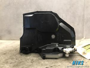 Używane Mechanizm blokady drzwi prawych przednich wersja 4-drzwiowa Suzuki Swift (ZA/ZC/ZD1/2/3/9) 1.3 VVT 16V Cena na żądanie oferowane przez Niks autodemontage