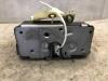 Mecanismo de cerradura de puerta de 2 puertas derecha de un Opel Corsa D 1.4 16V Twinport 2007